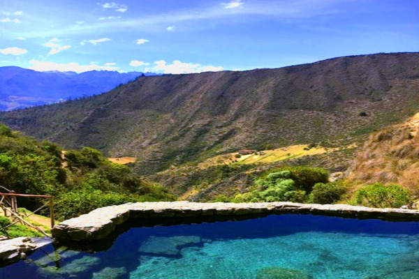 El Páramo + Aguas Termales De La Musuy