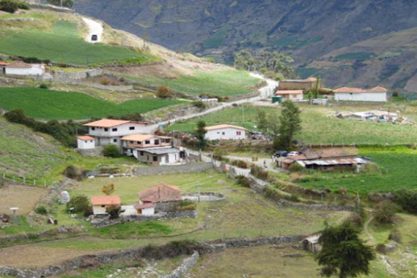 El Páramo + Aguas Termales De La Musuy